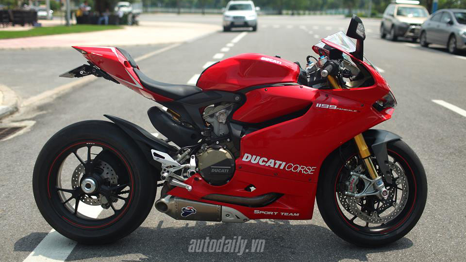 Ducati%201199%20(1).jpg