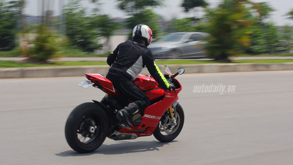 Ducati%201199%20(2).jpg