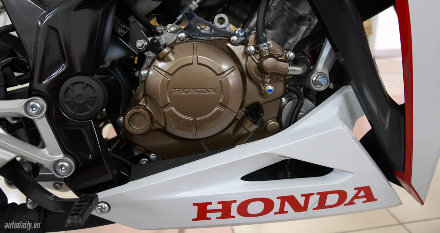 Honda CBR 150R 2016 3