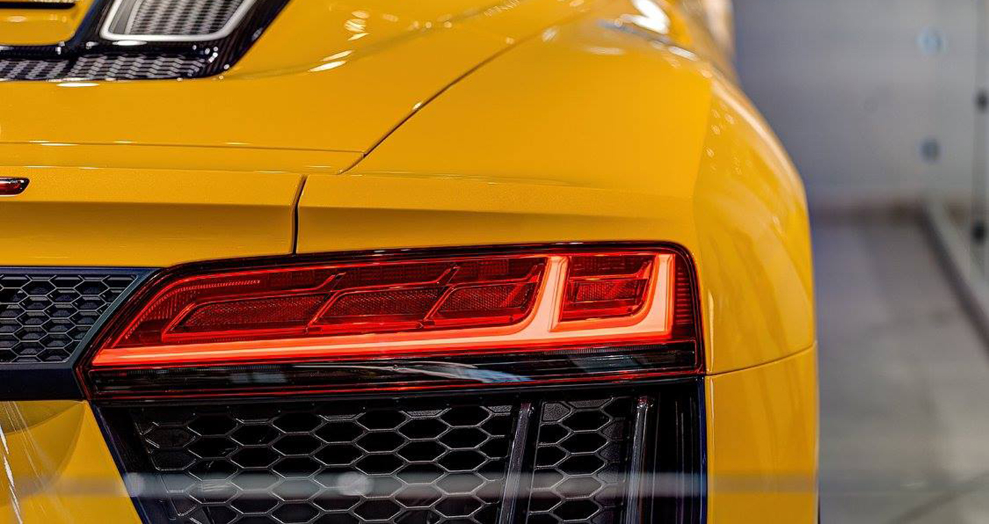 Audi_R8_V10_Spyder_2017%20(5).jpg