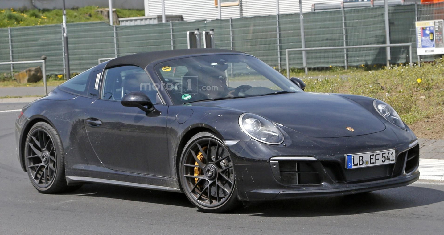 2017-porsche-911-targa-gts-spy-photo%20(1)%20copy.JPG