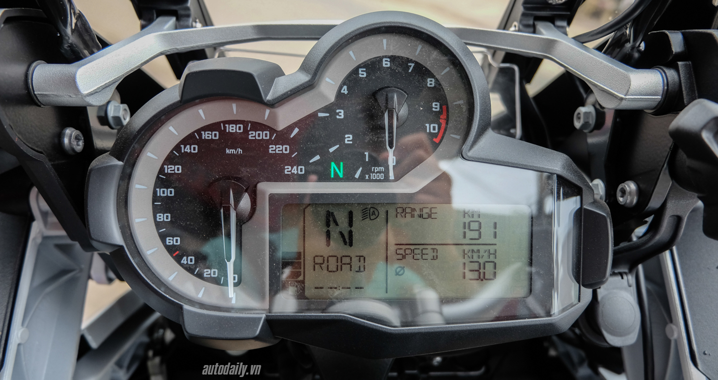 Xem thêm ảnh BMW R1200GS Adventure Iconic 100 đầu tiên tại Việt Nam Bmw_Motorrad_R1200gs_Adventure_Iconic (2).jpg