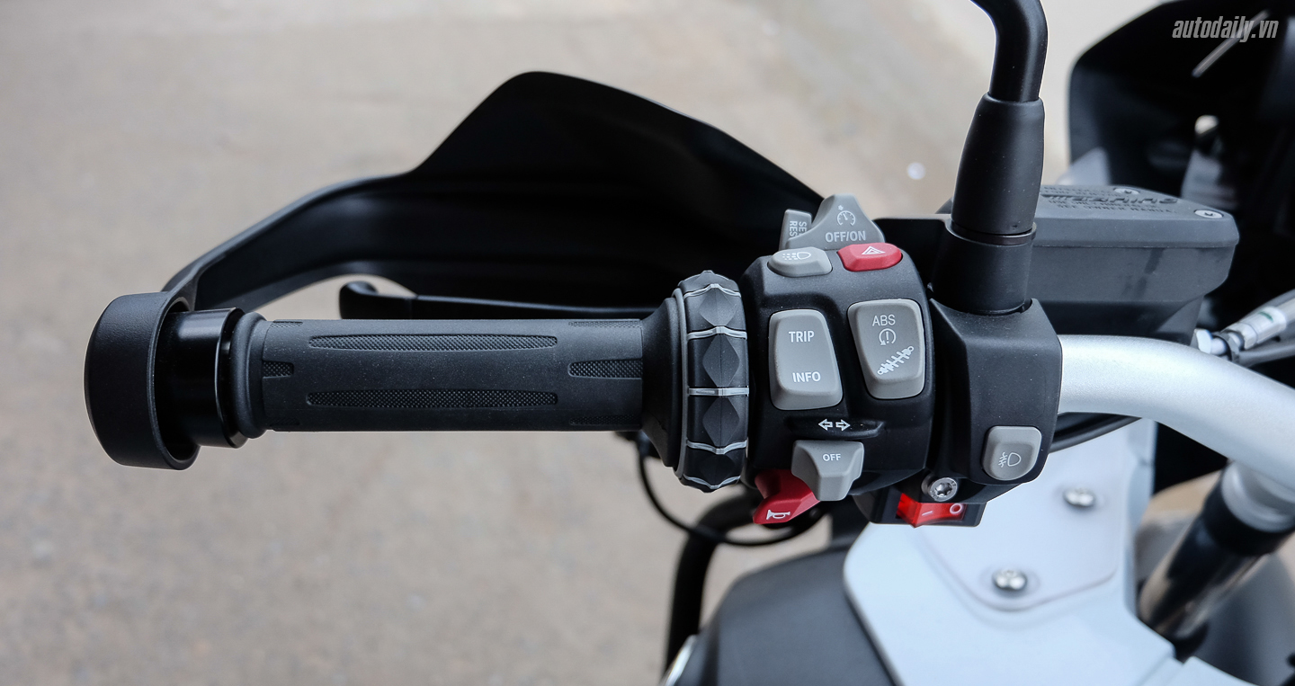 Xem thêm ảnh BMW R1200GS Adventure Iconic 100 đầu tiên tại Việt Nam Bmw_Motorrad_R1200gs_Adventure_Iconic (3).jpg