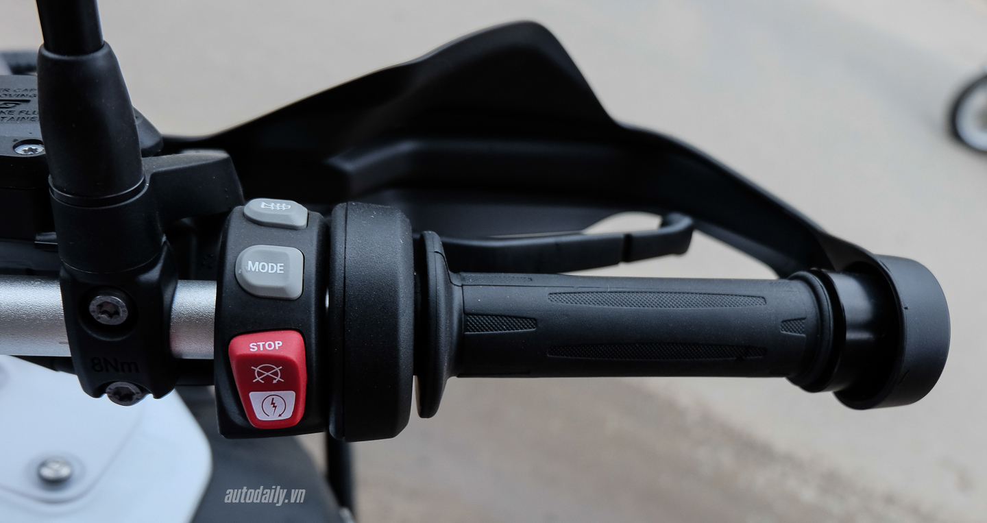 Xem thêm ảnh BMW R1200GS Adventure Iconic 100 đầu tiên tại Việt Nam Bmw_Motorrad_R1200gs_Adventure_Iconic (4).jpg