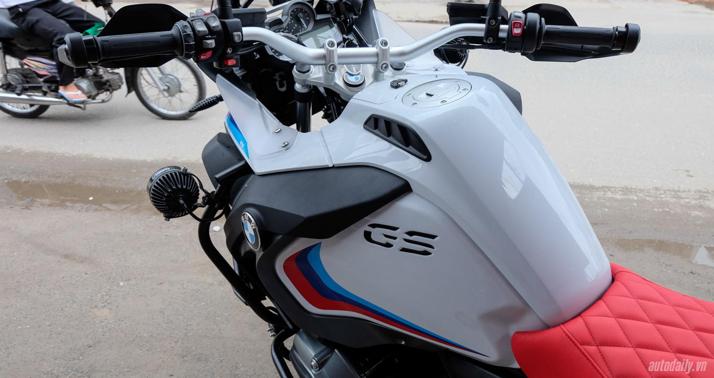 Xem thêm ảnh BMW R1200GS Adventure Iconic 100 đầu tiên tại Việt Nam Bmw_Motorrad_R1200gs_Adventure_Iconic (7).jpg