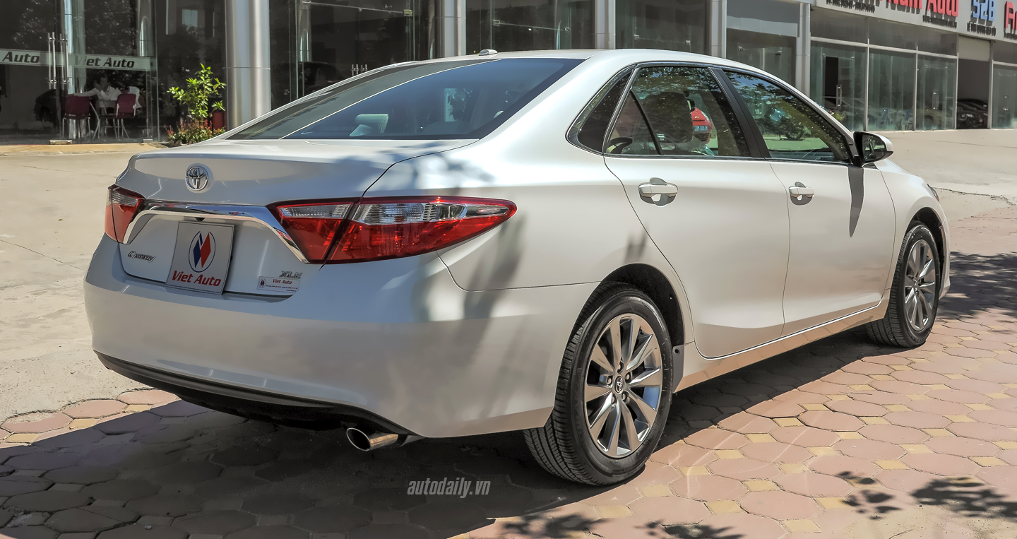 Toyota%20Camry%20XLE%20(26).jpg