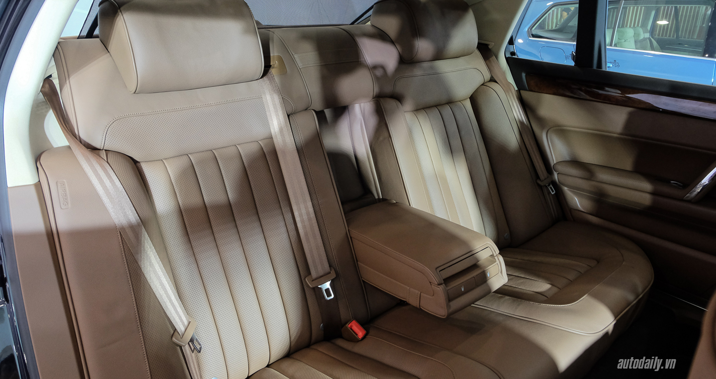 Xem thêm ảnh chi tiết Volkswagen Phaeton Volkswagen_Phaeton (19).jpg
