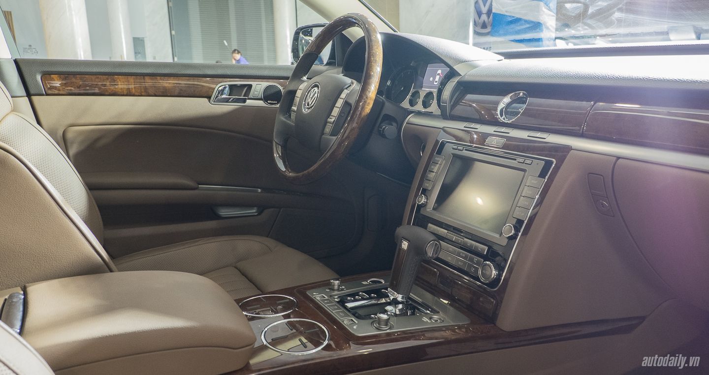 Xem thêm ảnh chi tiết Volkswagen Phaeton Volkswagen_Phaeton (2).jpg