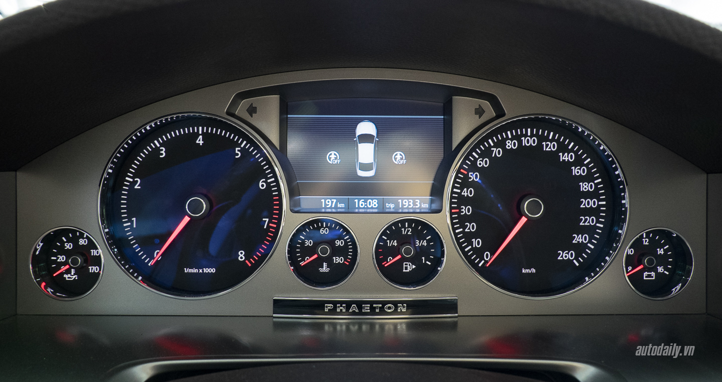 Xem thêm ảnh chi tiết Volkswagen Phaeton Volkswagen_Phaeton (3).jpg