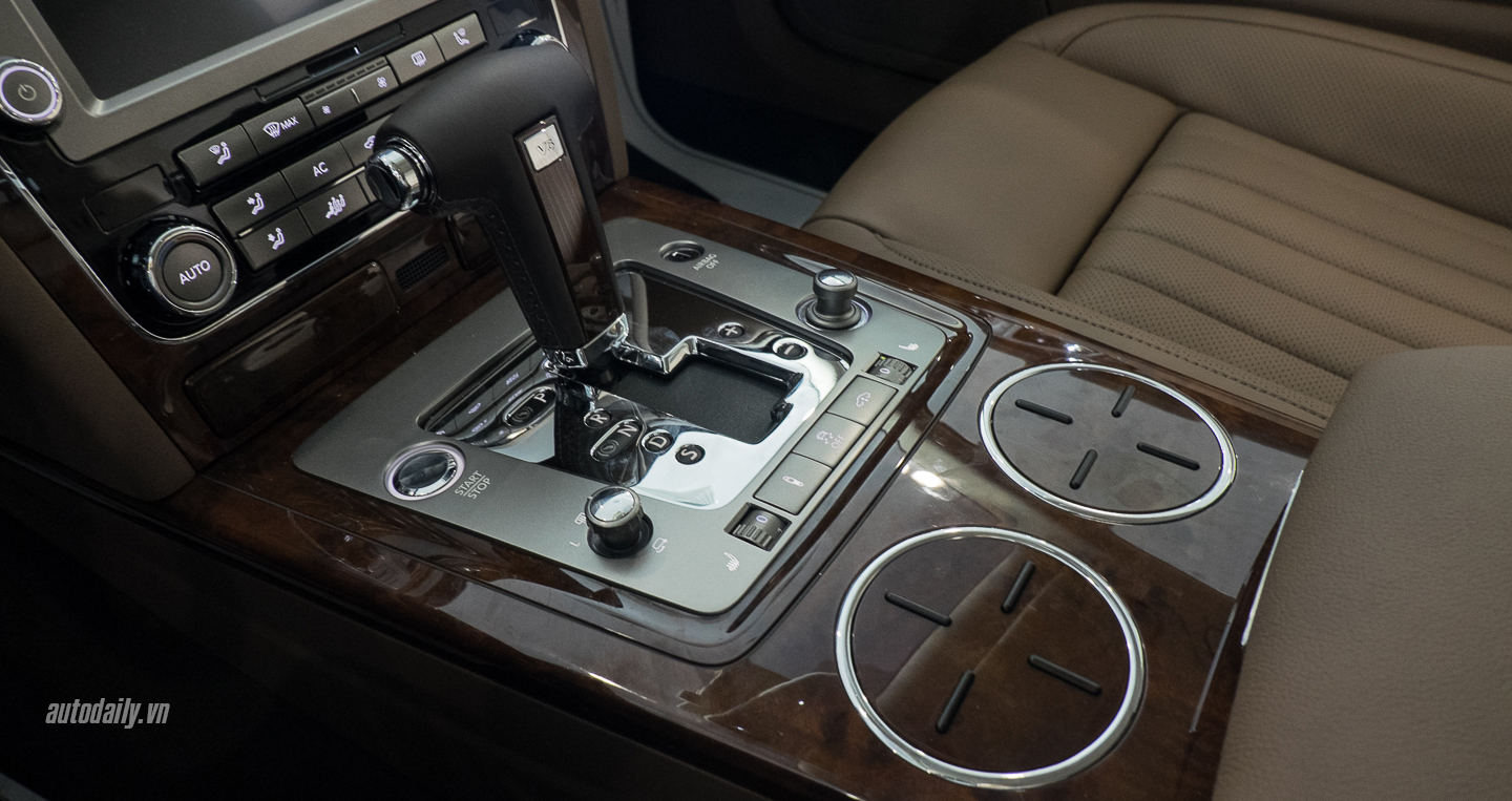 Xem thêm ảnh chi tiết Volkswagen Phaeton Volkswagen_Phaeton (6).jpg