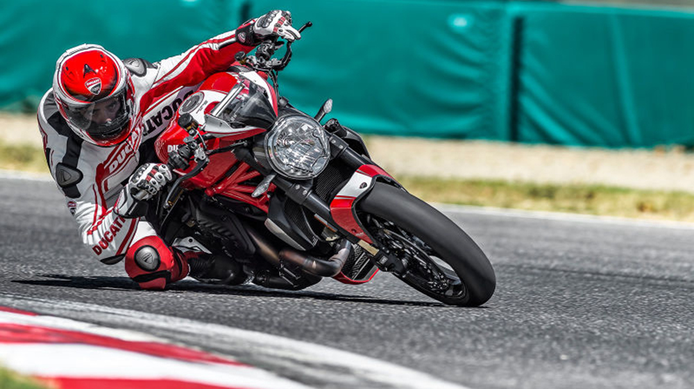Mon1200R.JPG