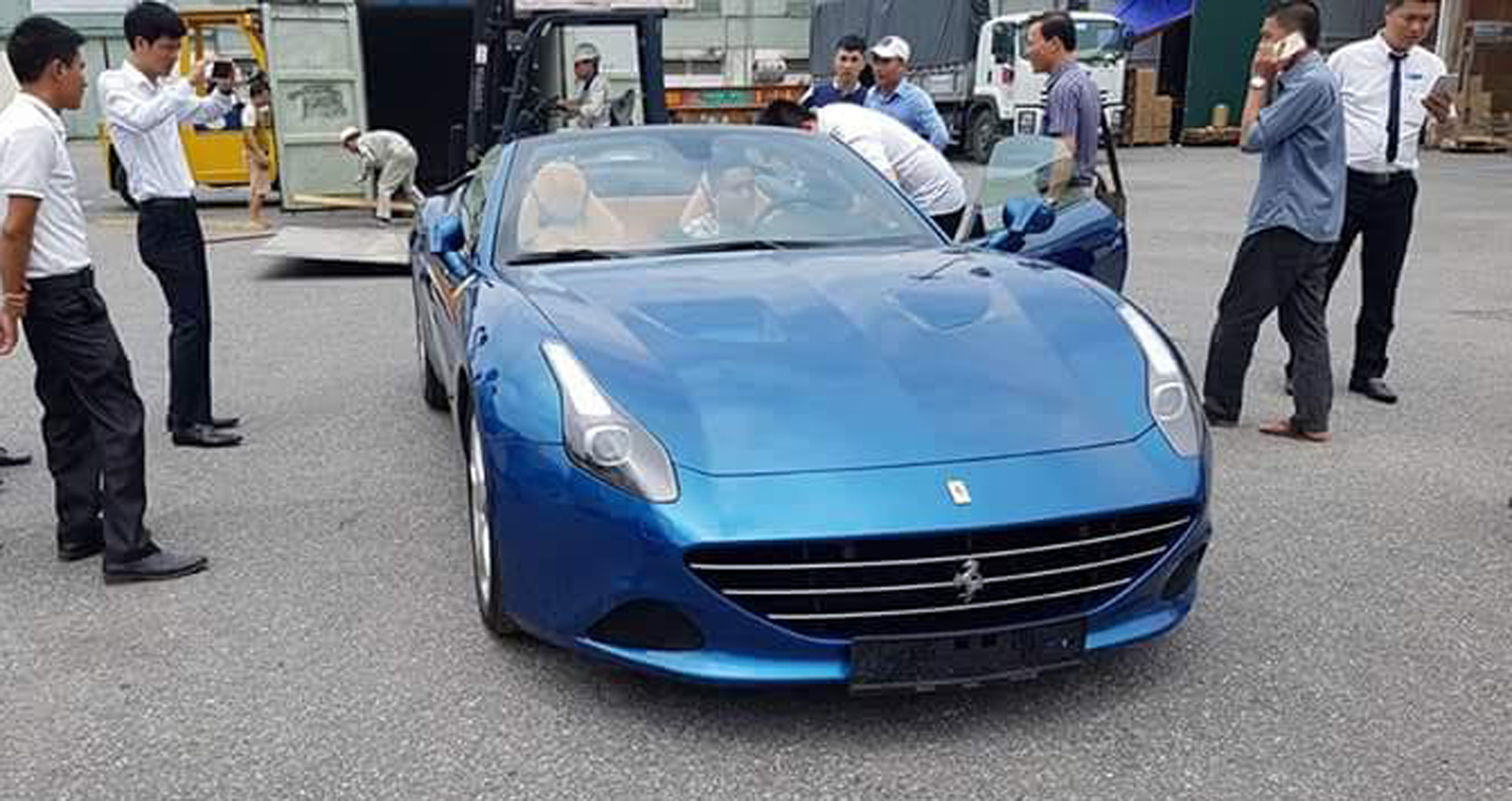 Siêu xe Ferrari California T thứ 2 về Việt Nam