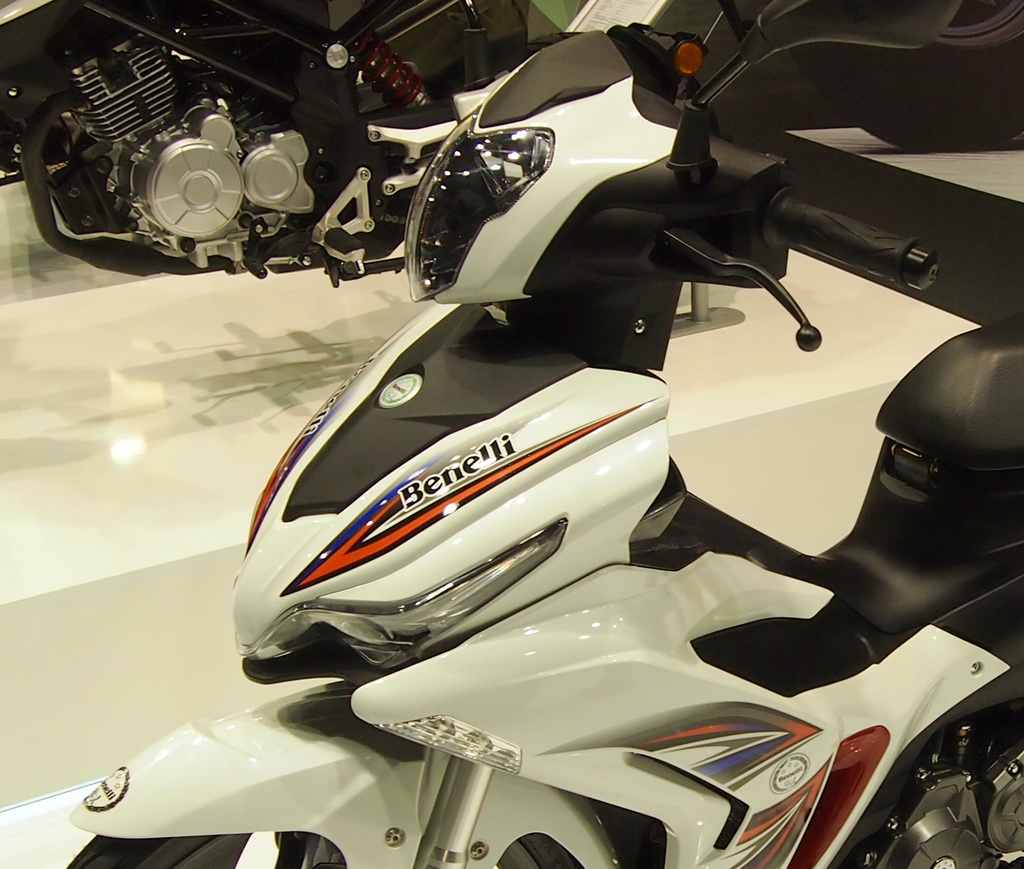 Benelli%20MV%20125%20Tornado%202.jpg