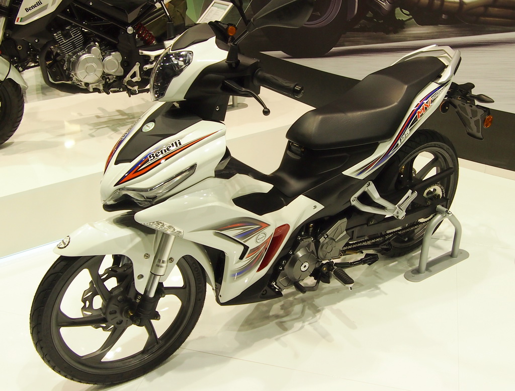 Benelli%20MV%20125%20Tornado%204.jpg