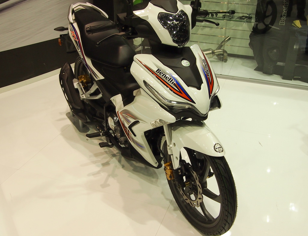 Benelli%20MV%20125%20Tornado%205.jpg