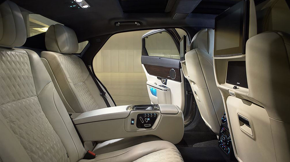 Jag_XJ_Portfolio_Interior_Image_1590615_05_LowRes.jpg