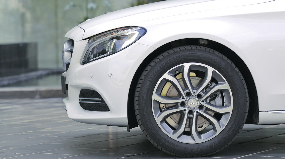 Mercedes-benz-C200-(43).jpg
