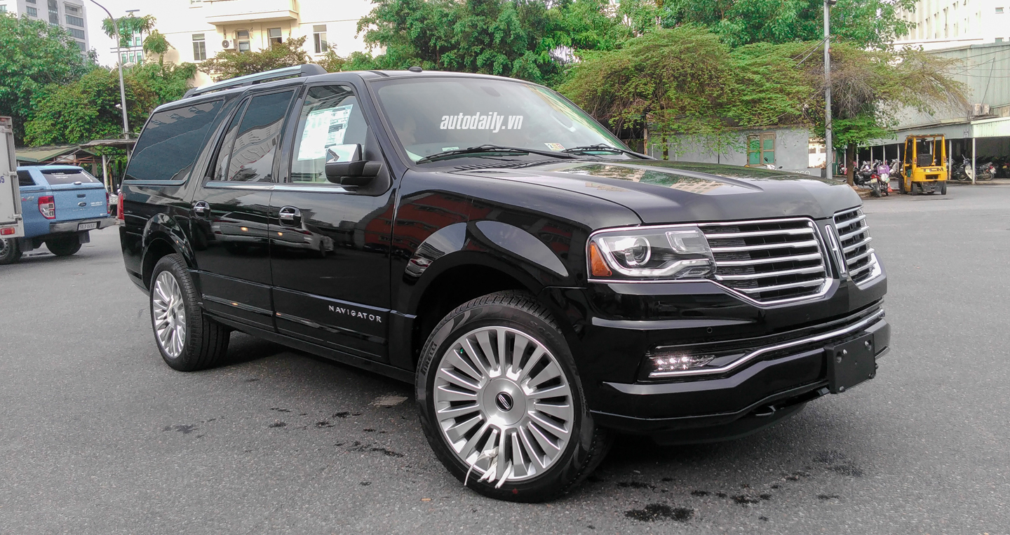 Lincoln%20Navigator%20(1).JPG