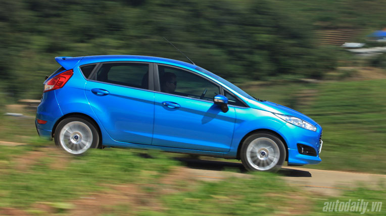 New_Ford_Fiesta_ngoaithatl-Media_Drive_2013_082-9.jpg