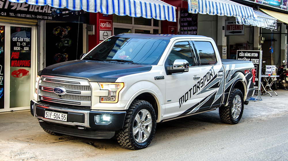 F-150%20Platinum%20decal%20(6).jpg