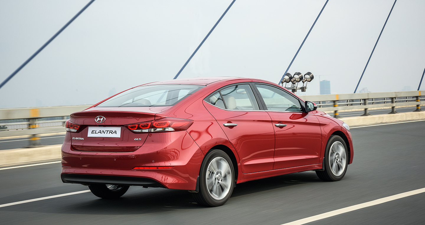 Đánh giá xe Hyundai Elantra 2016 mới ra mắt
