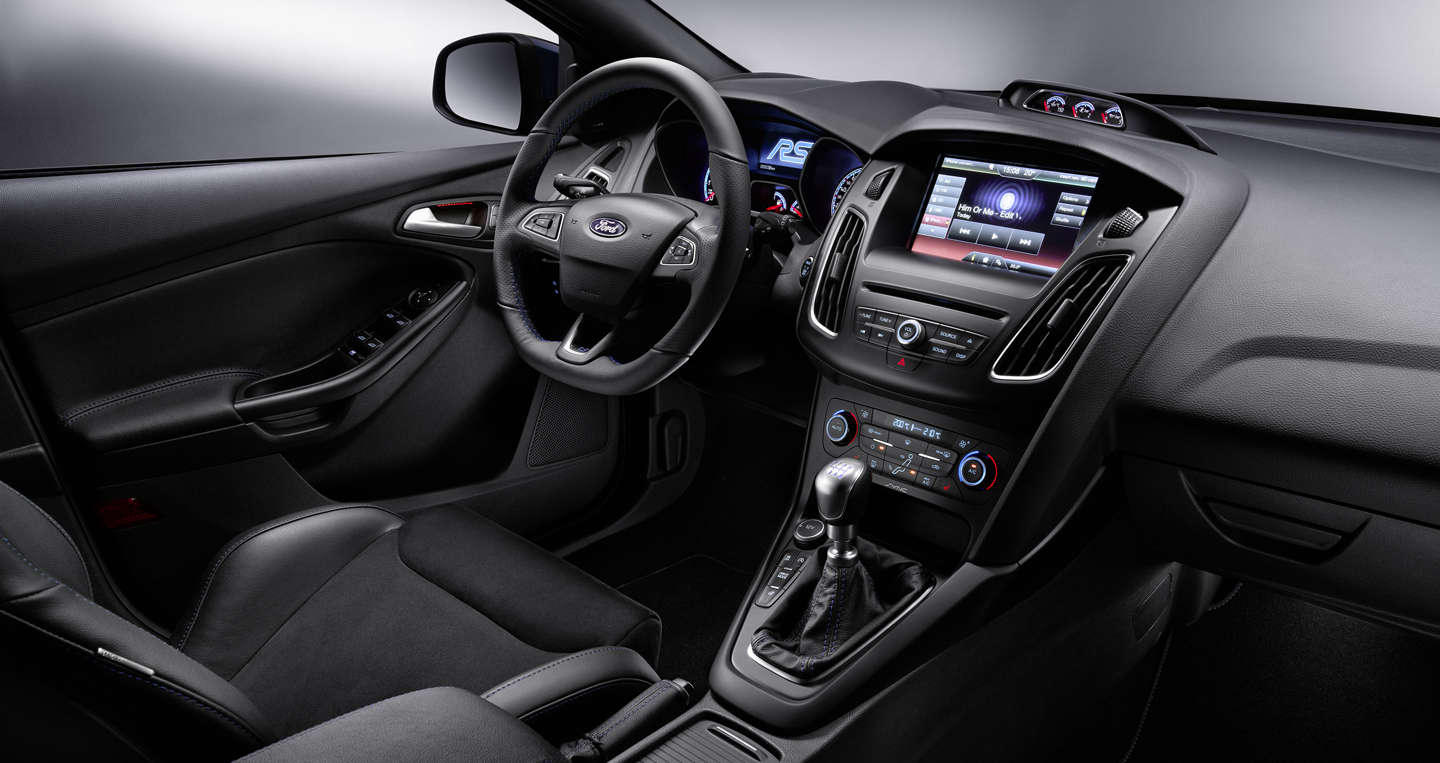 Ford_Focus_RS_Interior_01.jpg