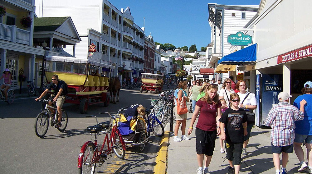 main_street_at_mackinac_island_michigan.jpg