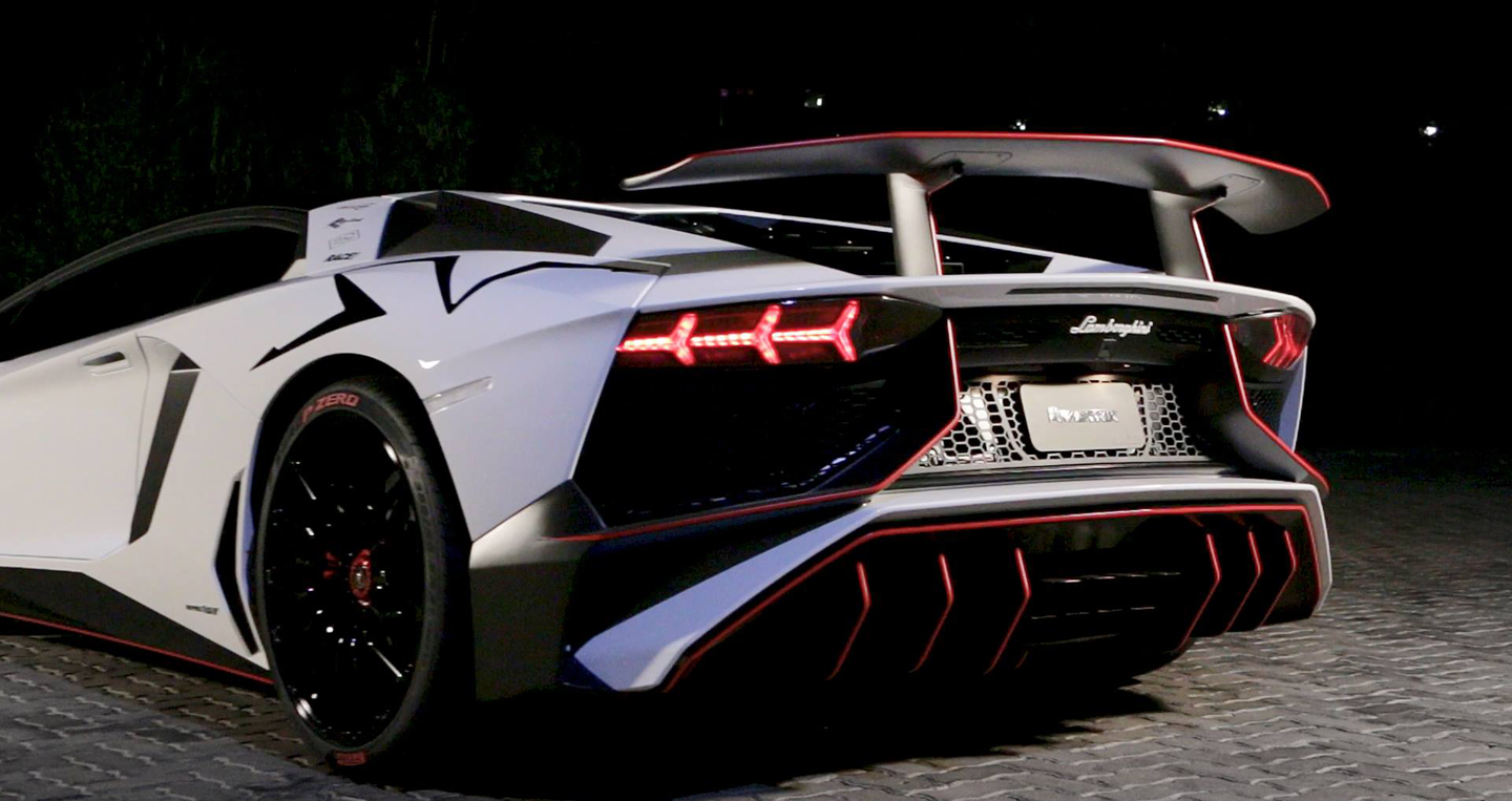 LamborghiniAventadorSV%20(1).jpg