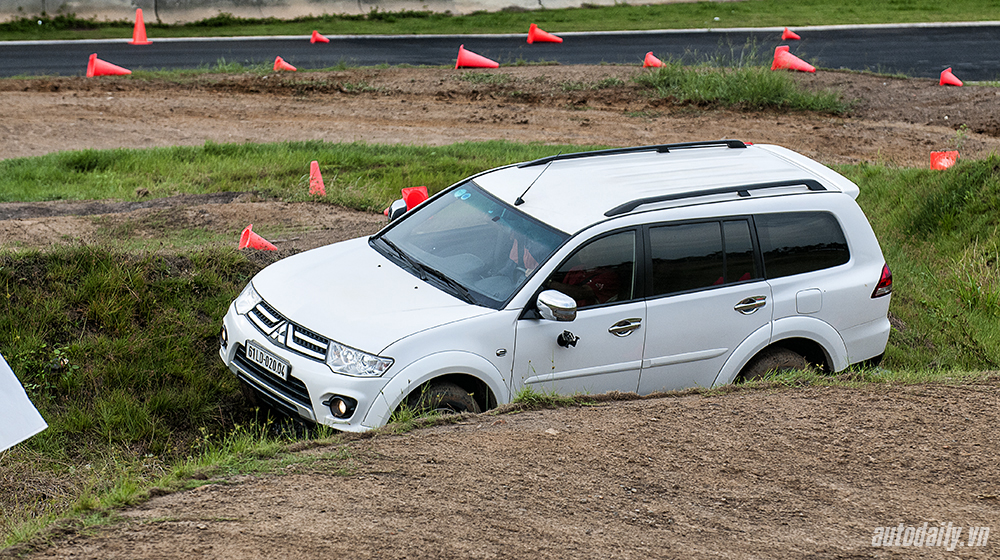 Pajero%20Sport%20(2).jpg