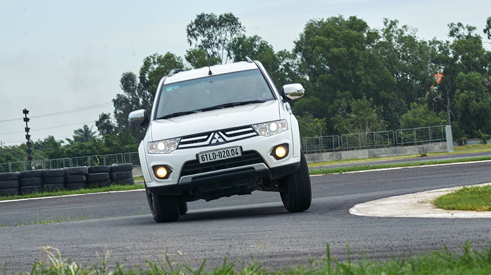 Triton%20%26%20Pajero%20Sport%20(3).jpg