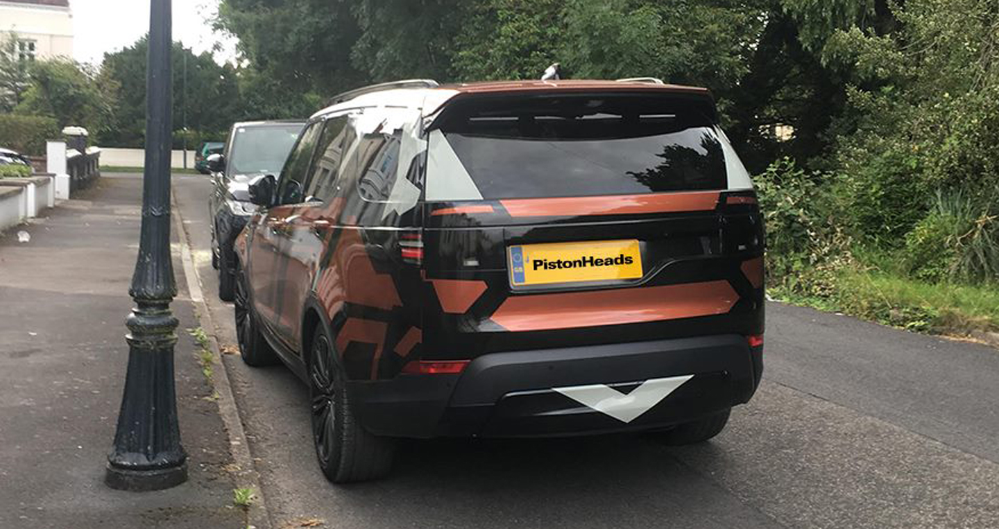 2017-Land-Rover-Discovery-rear-three-quarters-spy-shot.jpg