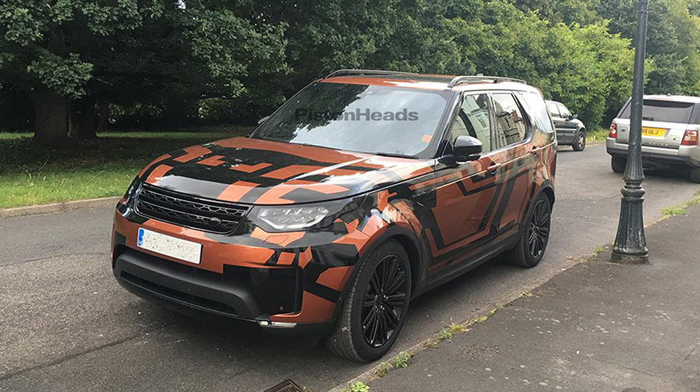 2017-Land-Rover-Discovery-front-three-quarters-spy-shot.jpg