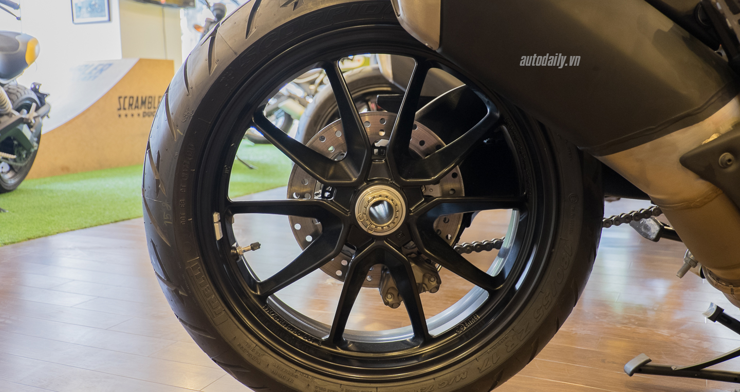 Ảnh Ducati Hypermotard 939 và Hyperstrada 939 mới tại Việt Nam Ducati_Hyperstrada_939 (12).jpg