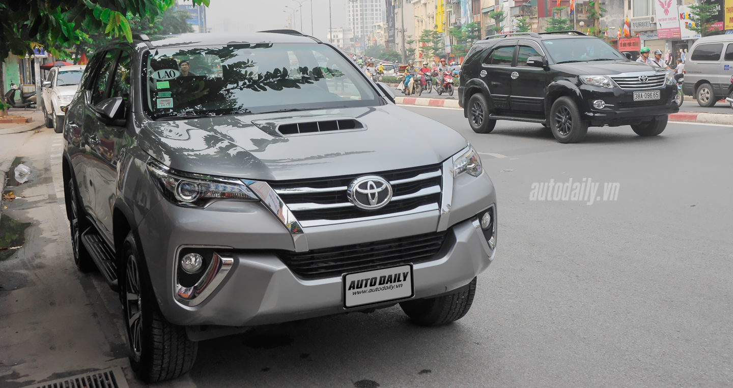 Ảnh chi tiết Toyota Fortuner 2016 tay lái thuận tại Hà Nội