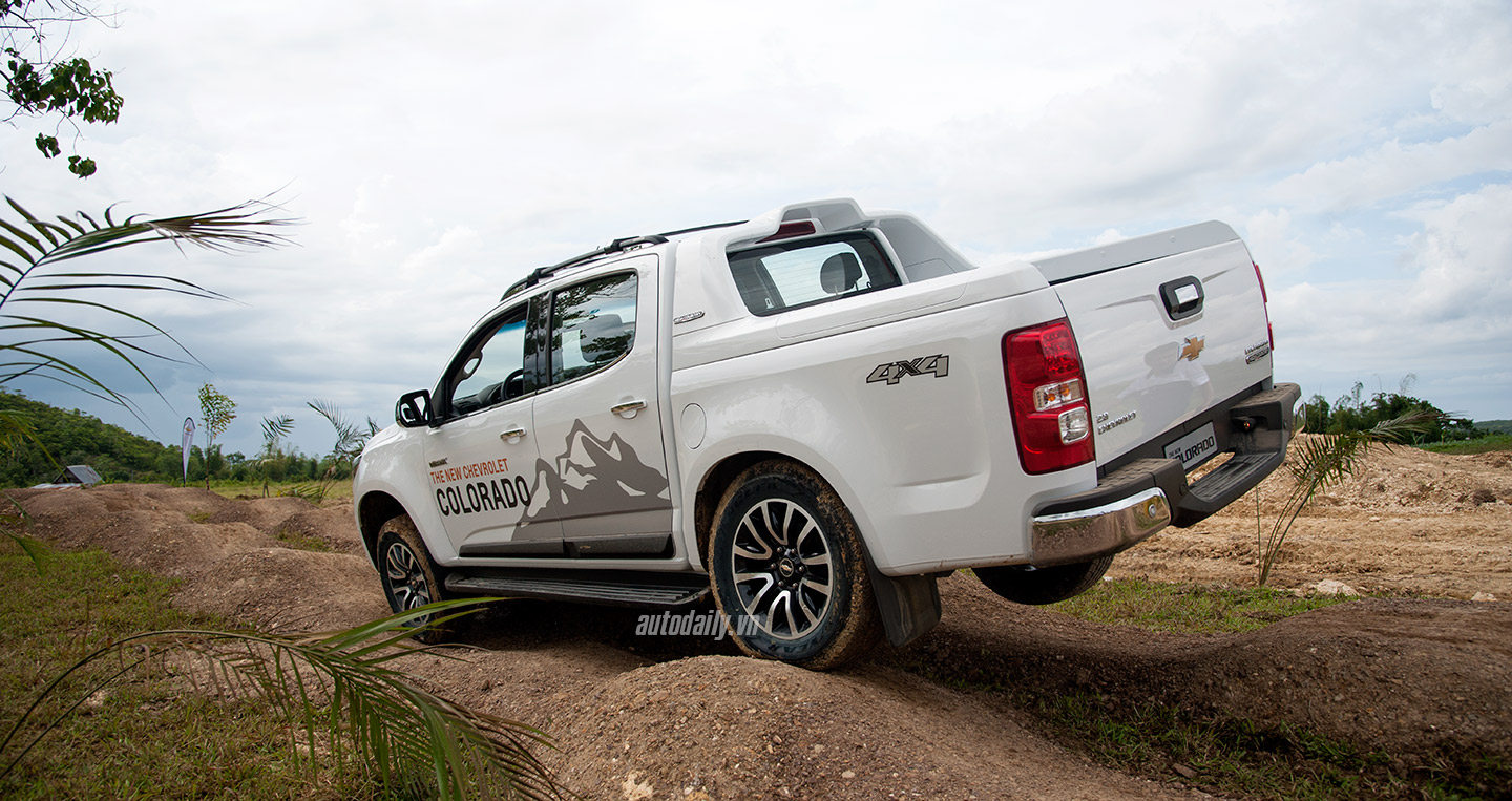 Chevrolet-Colorado-2017-1%20(6).jpg