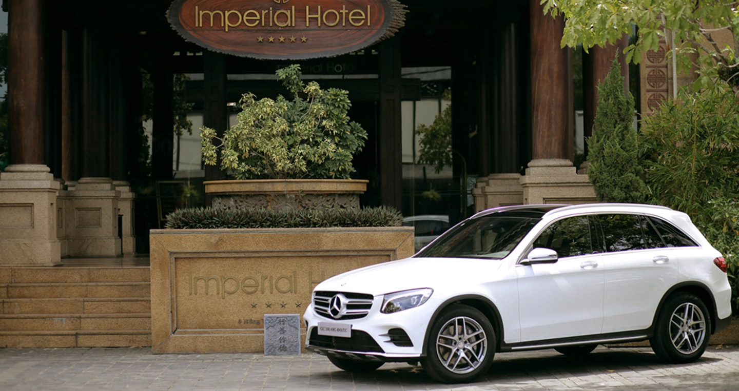 Bàn giao Mercedes GLC 300 AMG 4MATIC đến khách sạn 5 sao tại Huế