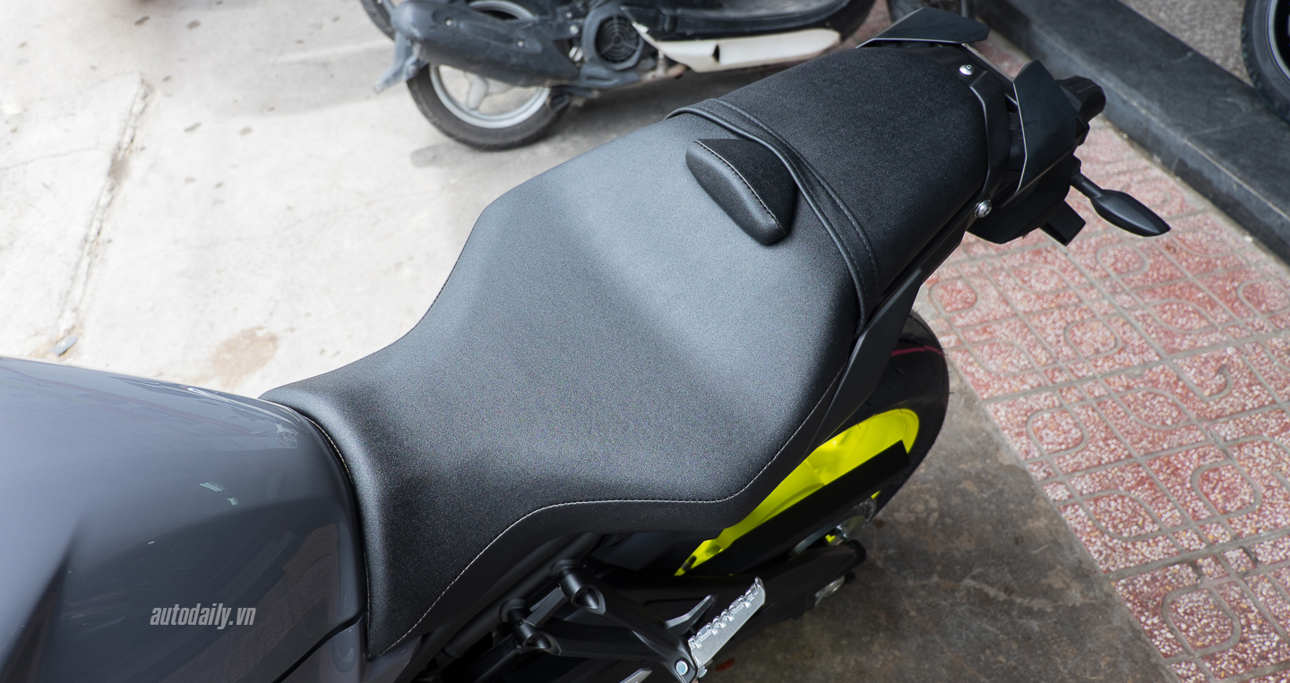 Xem thêm ảnh Yamaha MT-10 Night Flou 2016 đầu tiên tại Sài Gòn Yamaha MT-10 Night Flou 2016 (10).jpg