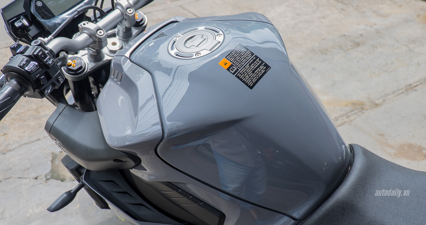 Xem thêm ảnh Yamaha MT-10 Night Flou 2016 đầu tiên tại Sài Gòn Yamaha MT-10 Night Flou 2016 (15).jpg