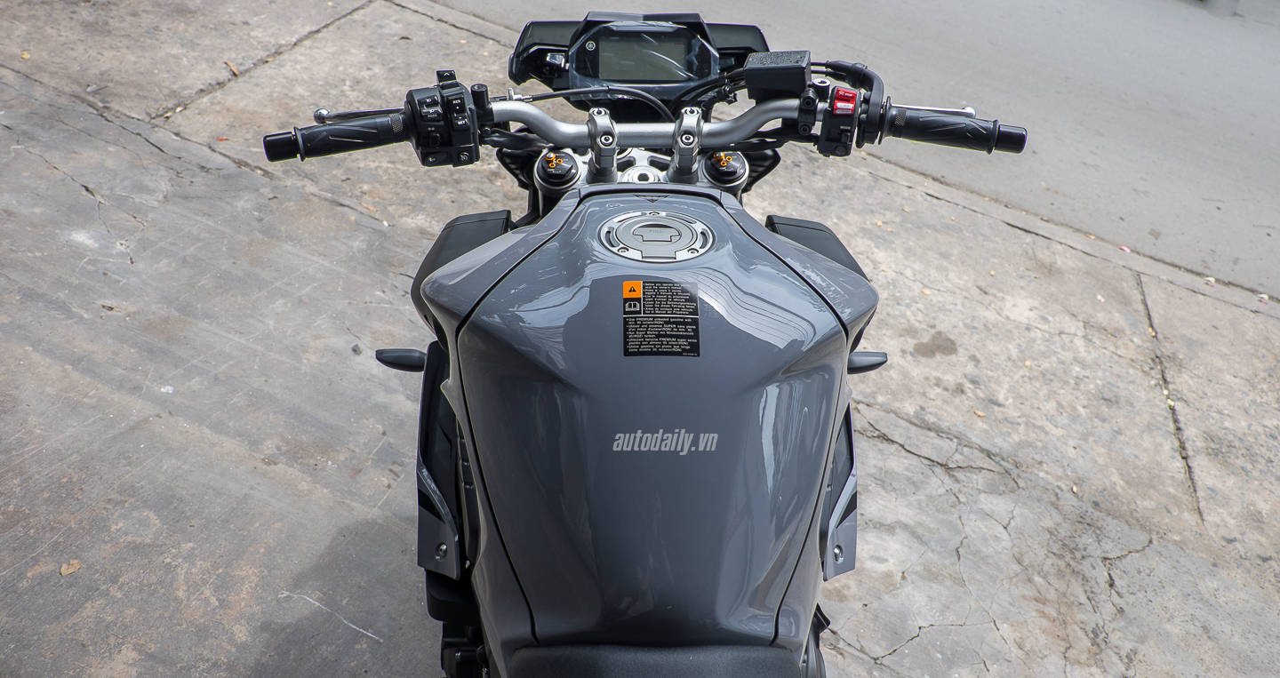 Xem thêm ảnh Yamaha MT-10 Night Flou 2016 đầu tiên tại Sài Gòn Yamaha MT-10 Night Flou 2016 (25).jpg