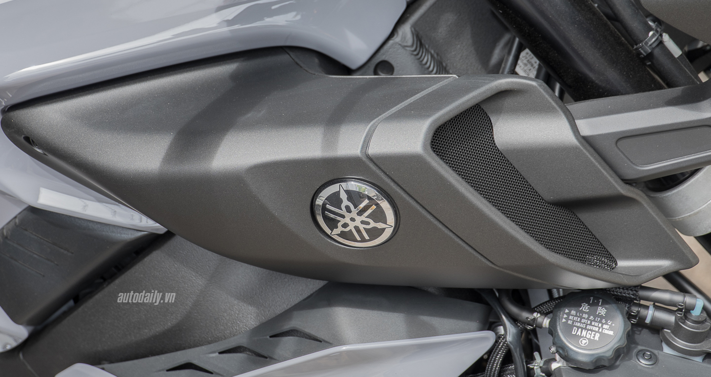 Xem thêm ảnh Yamaha MT-10 Night Flou 2016 đầu tiên tại Sài Gòn Yamaha MT-10 Night Flou 2016 (26).jpg