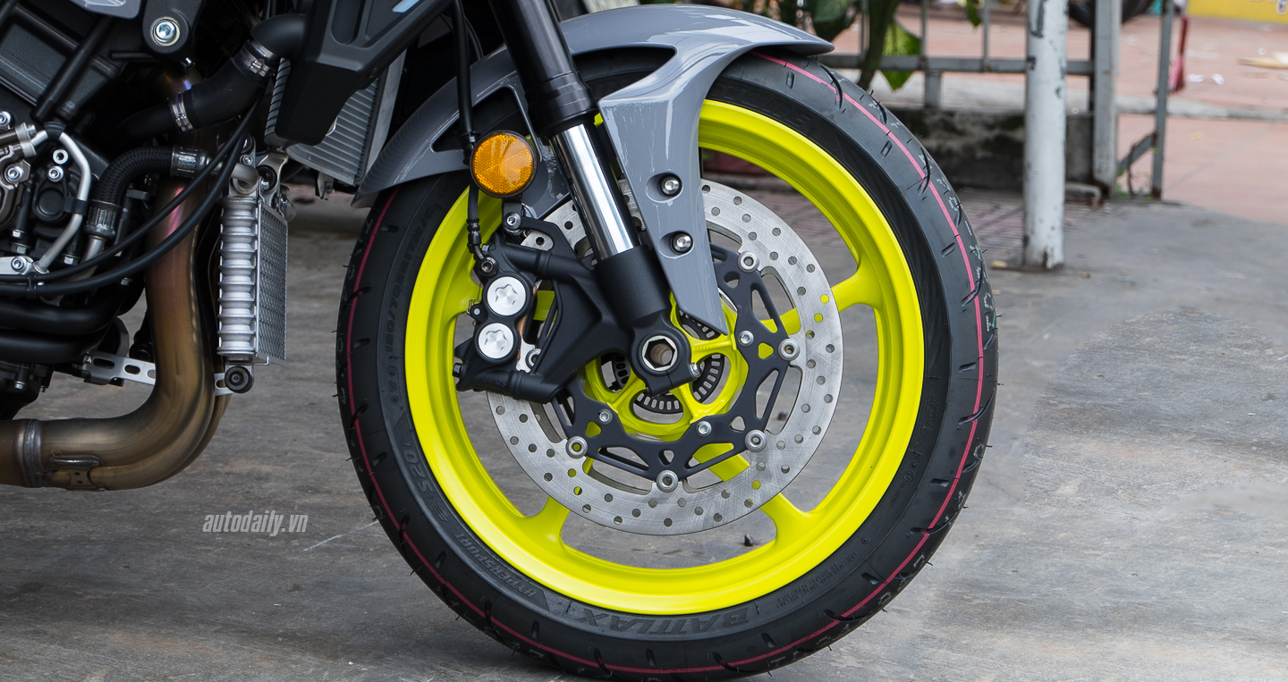 Xem thêm ảnh Yamaha MT-10 Night Flou 2016 đầu tiên tại Sài Gòn Yamaha MT-10 Night Flou 2016 (3).jpg