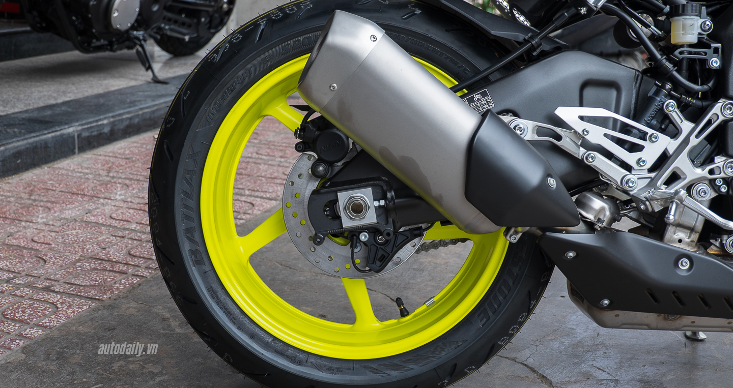 Xem thêm ảnh Yamaha MT-10 Night Flou 2016 đầu tiên tại Sài Gòn Yamaha MT-10 Night Flou 2016 (6).jpg