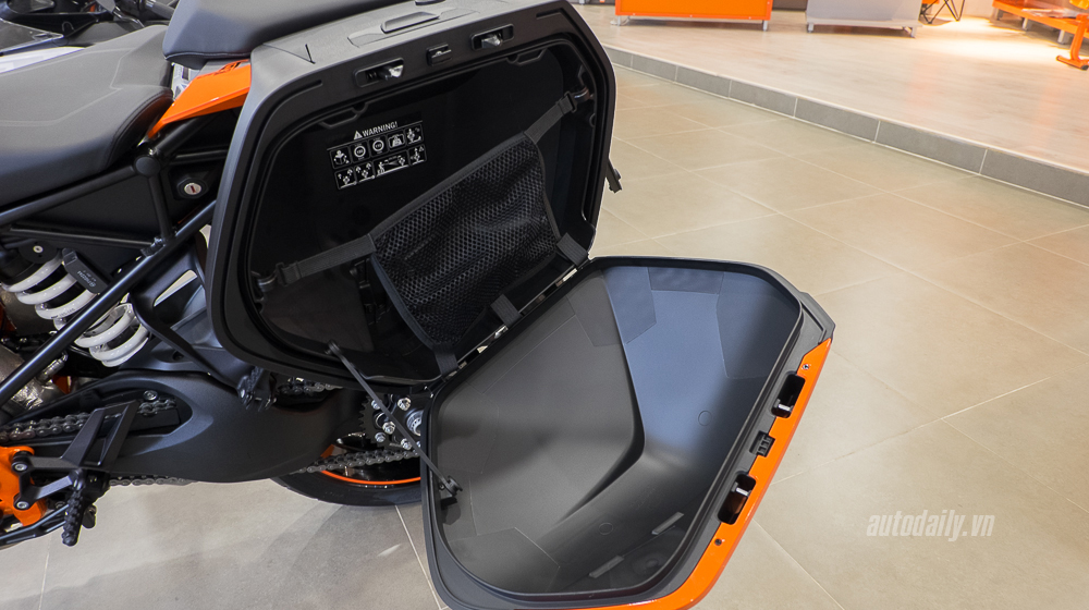 Xem thêm ảnh KTM 1290 Super Duke GT 2016, giá 690 triệu đồng tại Việt Nam KTM 1290 Super Duke GT 2016 (1).jpg