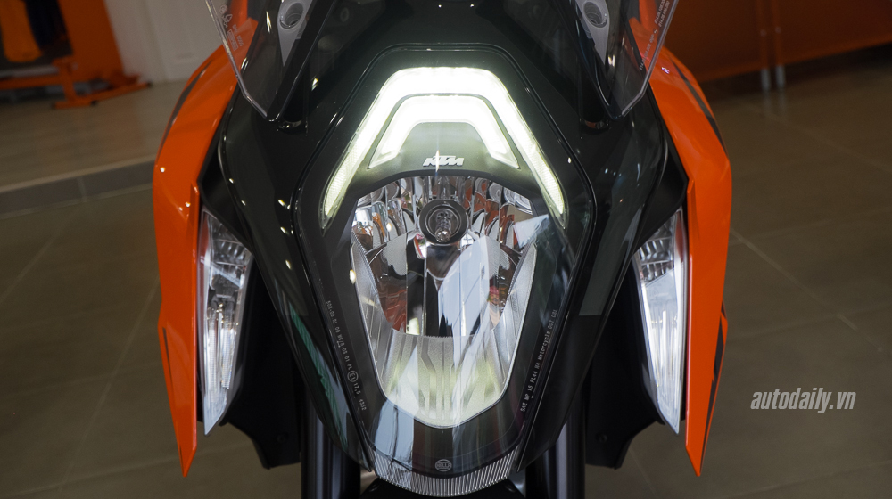 Xem thêm ảnh KTM 1290 Super Duke GT 2016, giá 690 triệu đồng tại Việt Nam KTM 1290 Super Duke GT 2016 (14).jpg