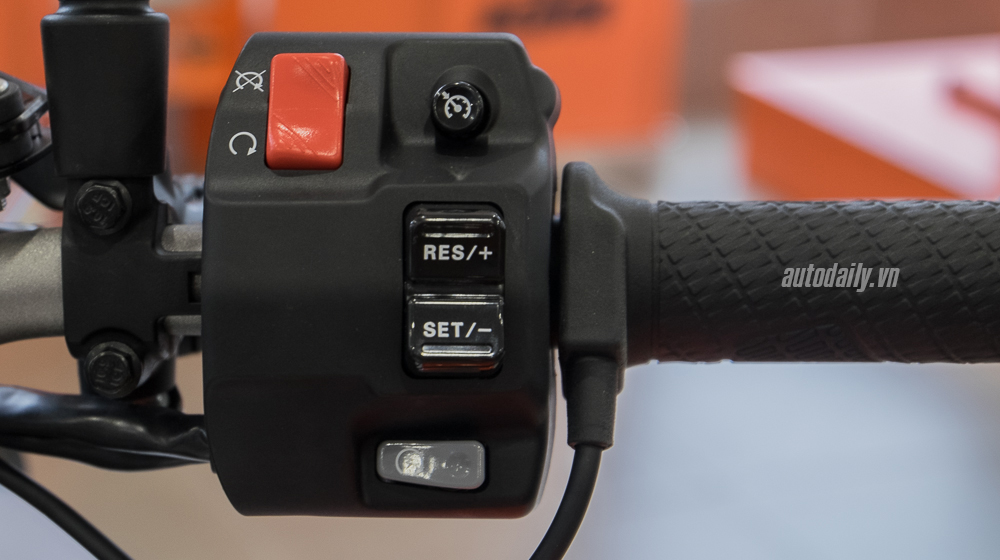 Xem thêm ảnh KTM 1290 Super Duke GT 2016, giá 690 triệu đồng tại Việt Nam KTM 1290 Super Duke GT 2016 (16).jpg