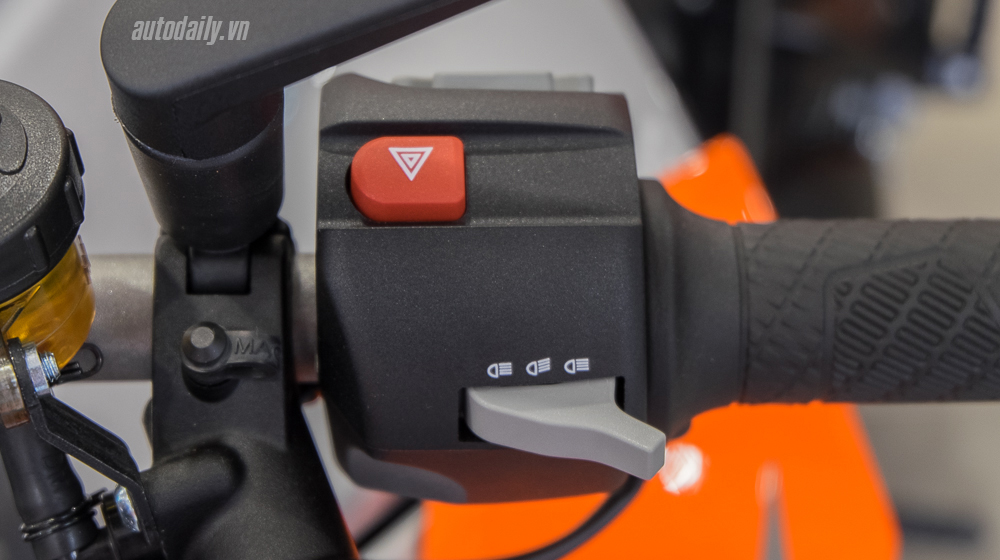 Xem thêm ảnh KTM 1290 Super Duke GT 2016, giá 690 triệu đồng tại Việt Nam KTM 1290 Super Duke GT 2016 (17).jpg