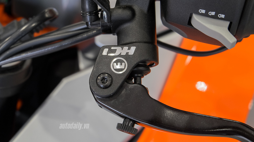 Xem thêm ảnh KTM 1290 Super Duke GT 2016, giá 690 triệu đồng tại Việt Nam KTM 1290 Super Duke GT 2016 (18).jpg