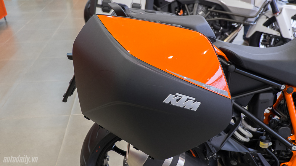 Xem thêm ảnh KTM 1290 Super Duke GT 2016, giá 690 triệu đồng tại Việt Nam KTM 1290 Super Duke GT 2016 (20).jpg