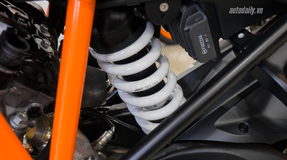 Xem thêm ảnh KTM 1290 Super Duke GT 2016, giá 690 triệu đồng tại Việt Nam KTM 1290 Super Duke GT 2016 (26).jpg