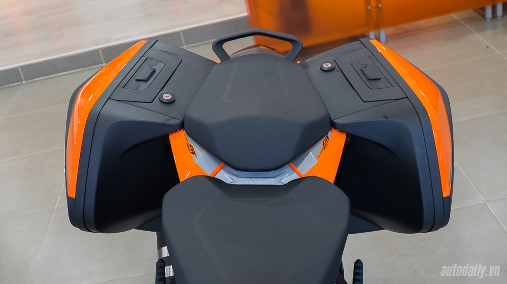Xem thêm ảnh KTM 1290 Super Duke GT 2016, giá 690 triệu đồng tại Việt Nam KTM 1290 Super Duke GT 2016 (29).jpg